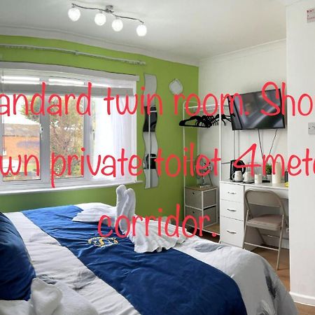 Bed and Breakfast Ponders End à Newport  Extérieur photo