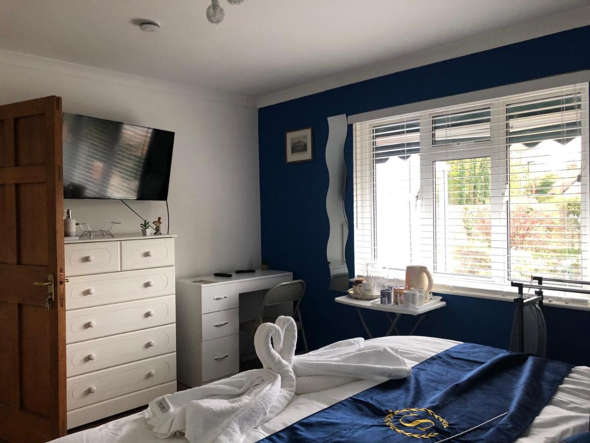 Bed and Breakfast Ponders End à Newport  Extérieur photo