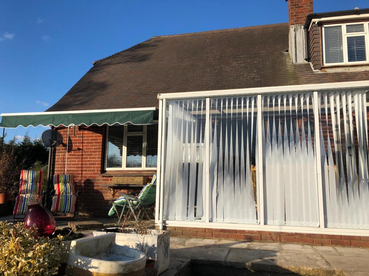 Bed and Breakfast Ponders End à Newport  Extérieur photo