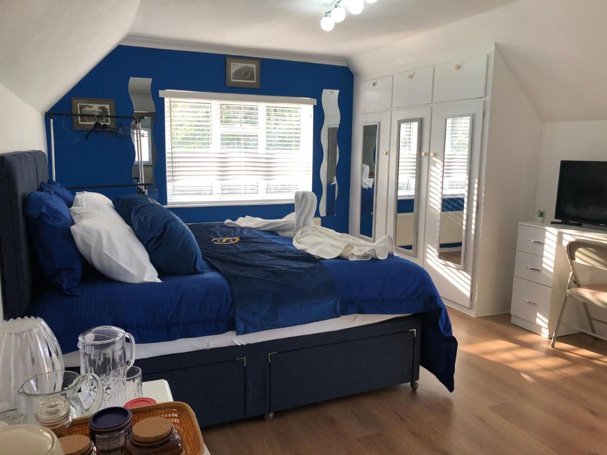 Bed and Breakfast Ponders End à Newport  Extérieur photo