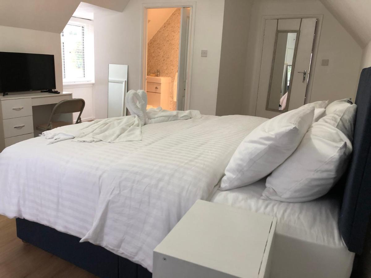 Bed and Breakfast Ponders End à Newport  Extérieur photo