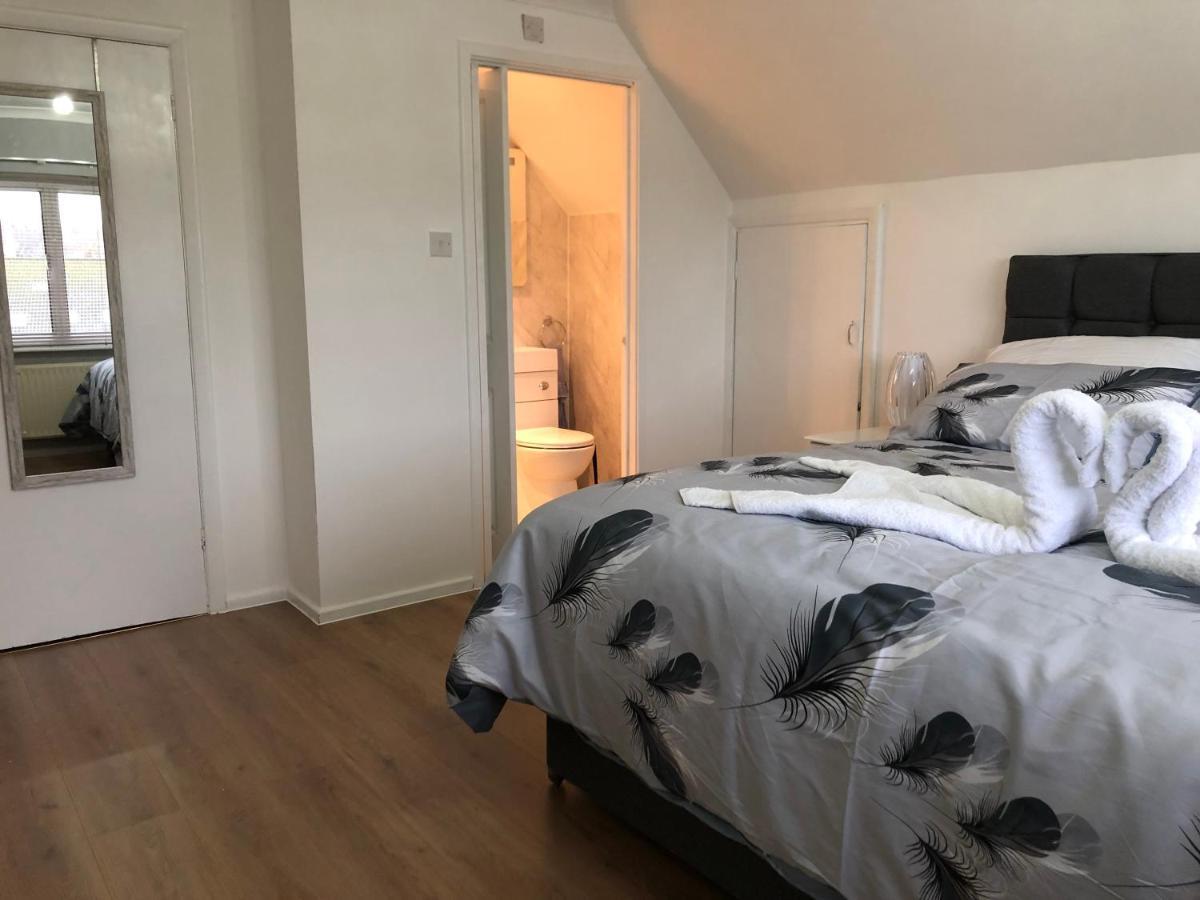 Bed and Breakfast Ponders End à Newport  Extérieur photo