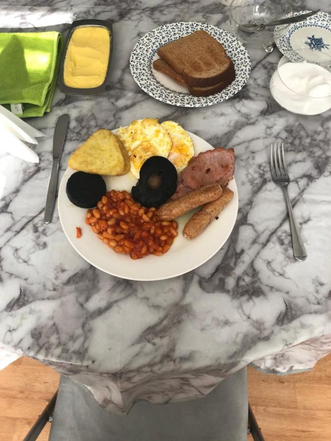 Bed and Breakfast Ponders End à Newport  Extérieur photo