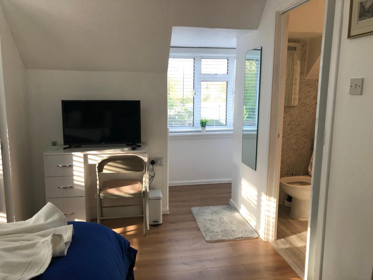 Bed and Breakfast Ponders End à Newport  Extérieur photo