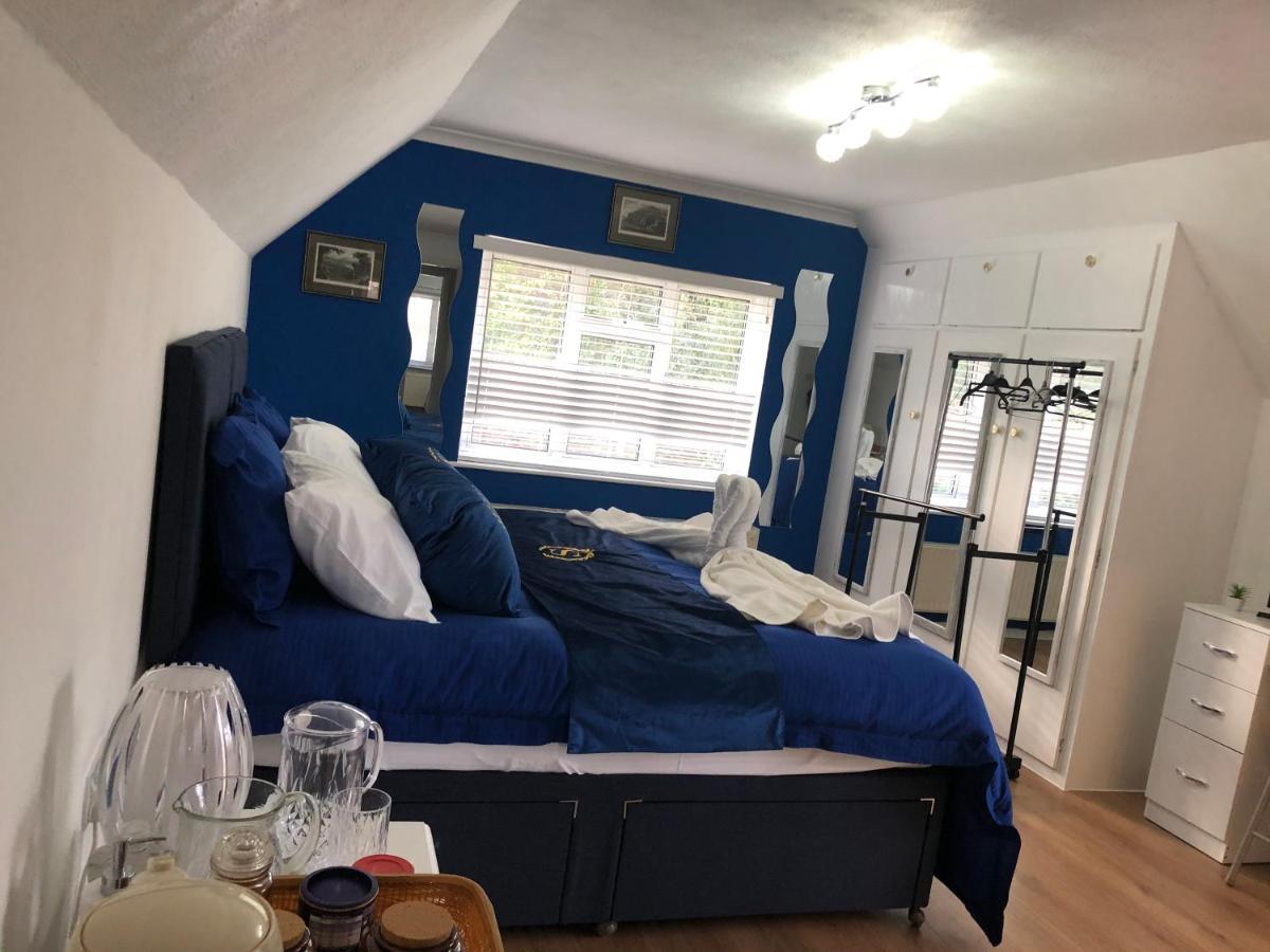 Bed and Breakfast Ponders End à Newport  Extérieur photo
