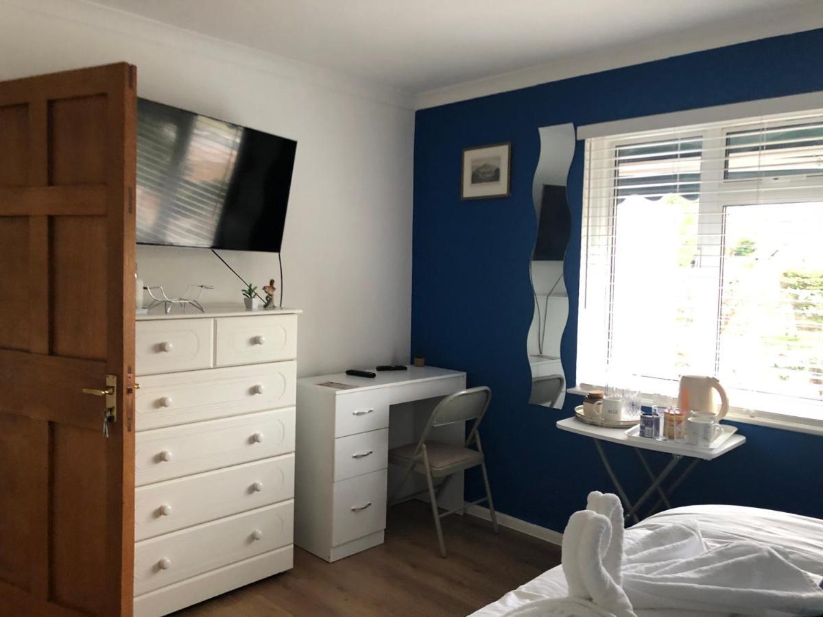 Bed and Breakfast Ponders End à Newport  Extérieur photo