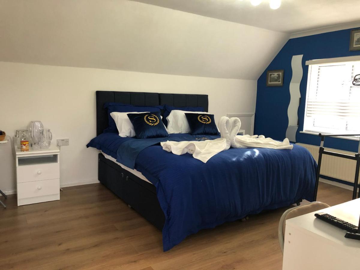 Bed and Breakfast Ponders End à Newport  Extérieur photo