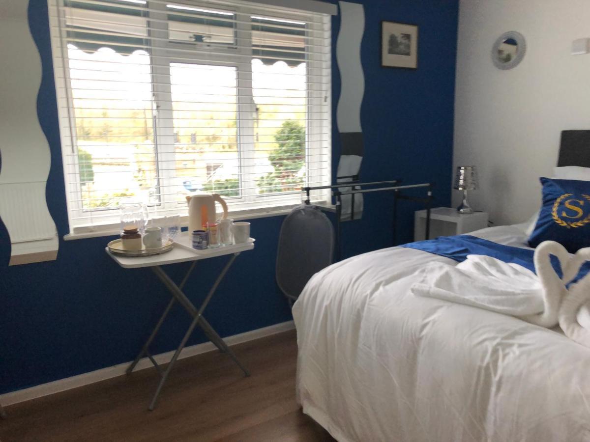 Bed and Breakfast Ponders End à Newport  Extérieur photo