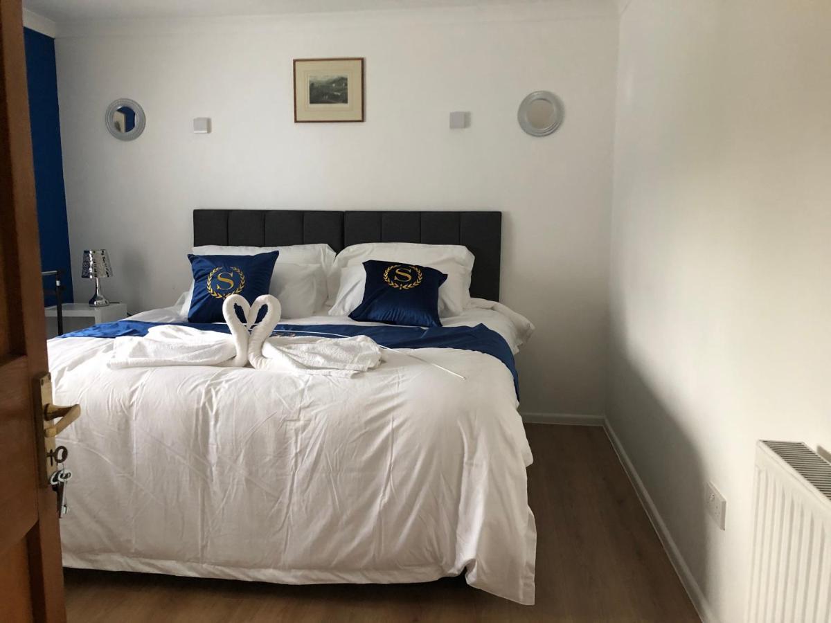 Bed and Breakfast Ponders End à Newport  Extérieur photo