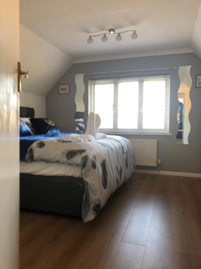 Bed and Breakfast Ponders End à Newport  Extérieur photo