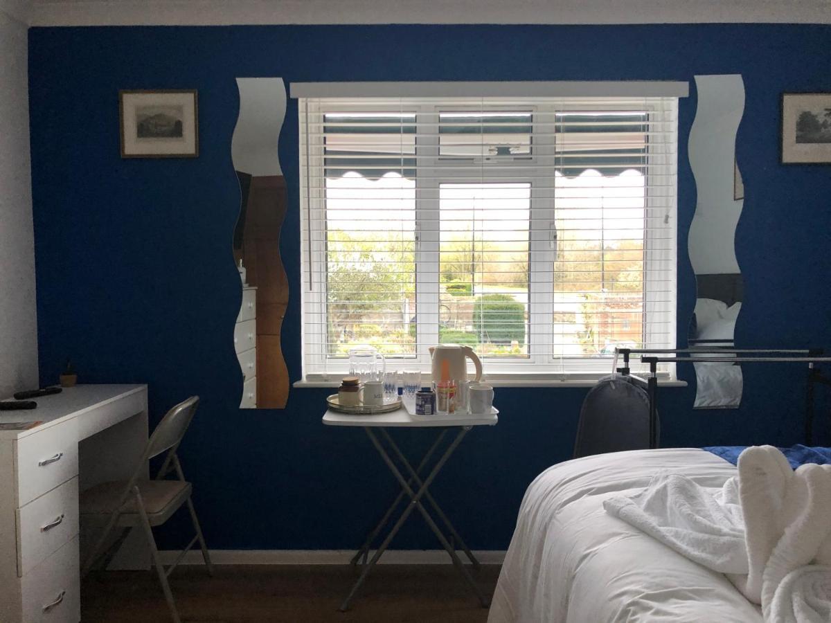 Bed and Breakfast Ponders End à Newport  Extérieur photo