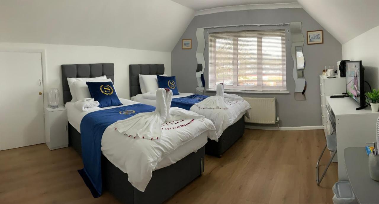 Bed and Breakfast Ponders End à Newport  Extérieur photo
