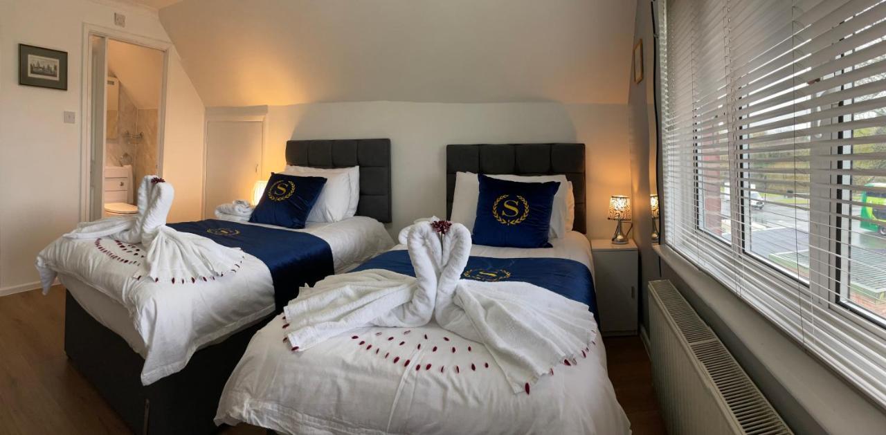 Bed and Breakfast Ponders End à Newport  Extérieur photo