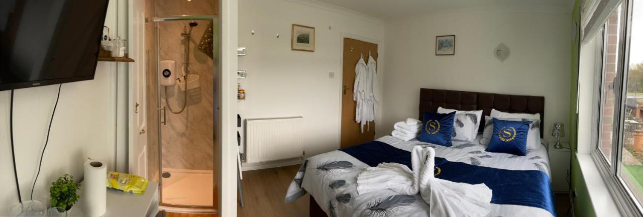 Bed and Breakfast Ponders End à Newport  Extérieur photo