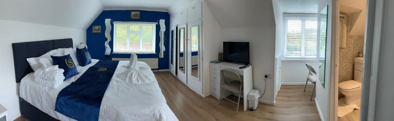 Bed and Breakfast Ponders End à Newport  Extérieur photo